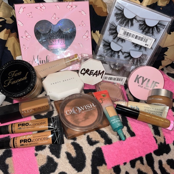 Make Up Bundle - Picture 1 of 10